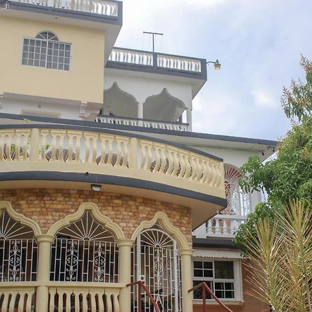 Van Villa Guesthouse Negril Buitenkant foto