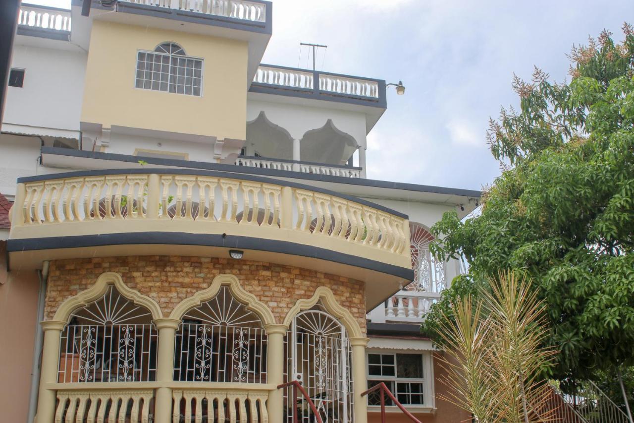 Van Villa Guesthouse Negril Buitenkant foto
