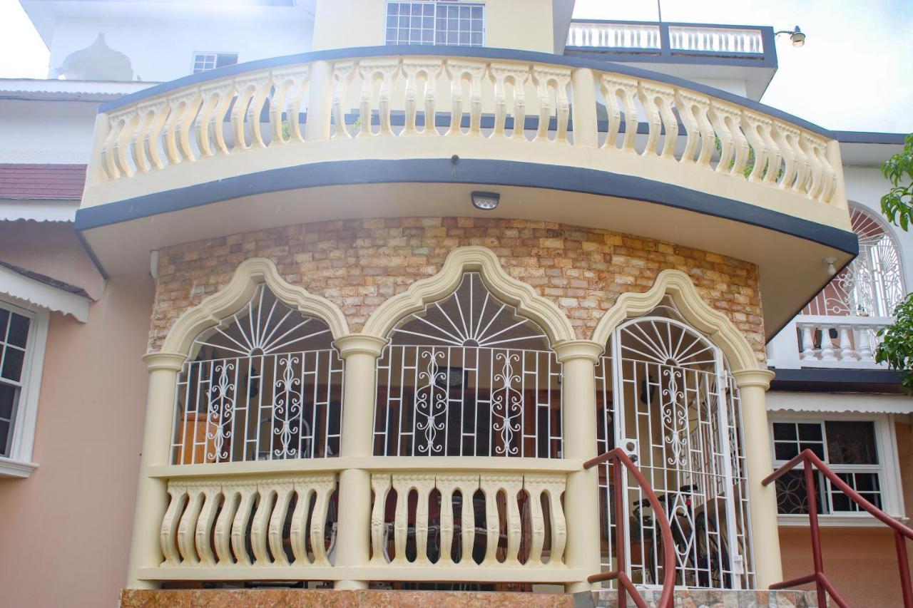 Van Villa Guesthouse Negril Buitenkant foto