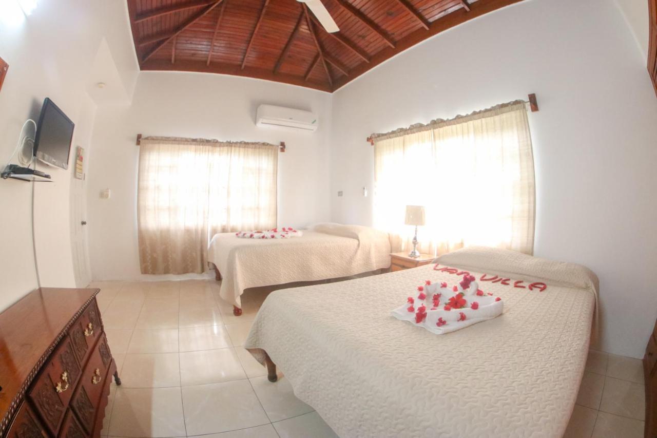 Van Villa Guesthouse Negril Buitenkant foto