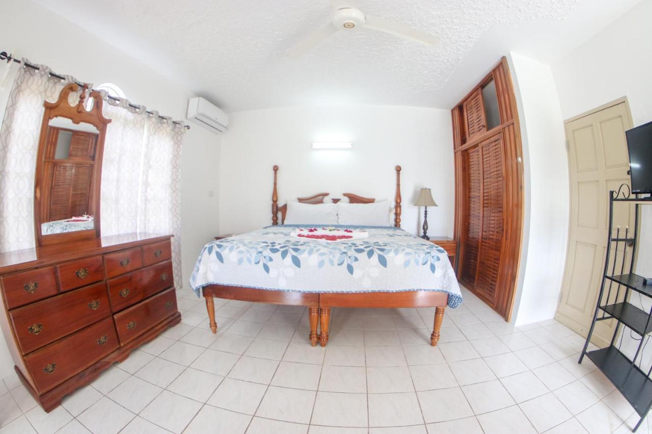 Van Villa Guesthouse Negril Buitenkant foto