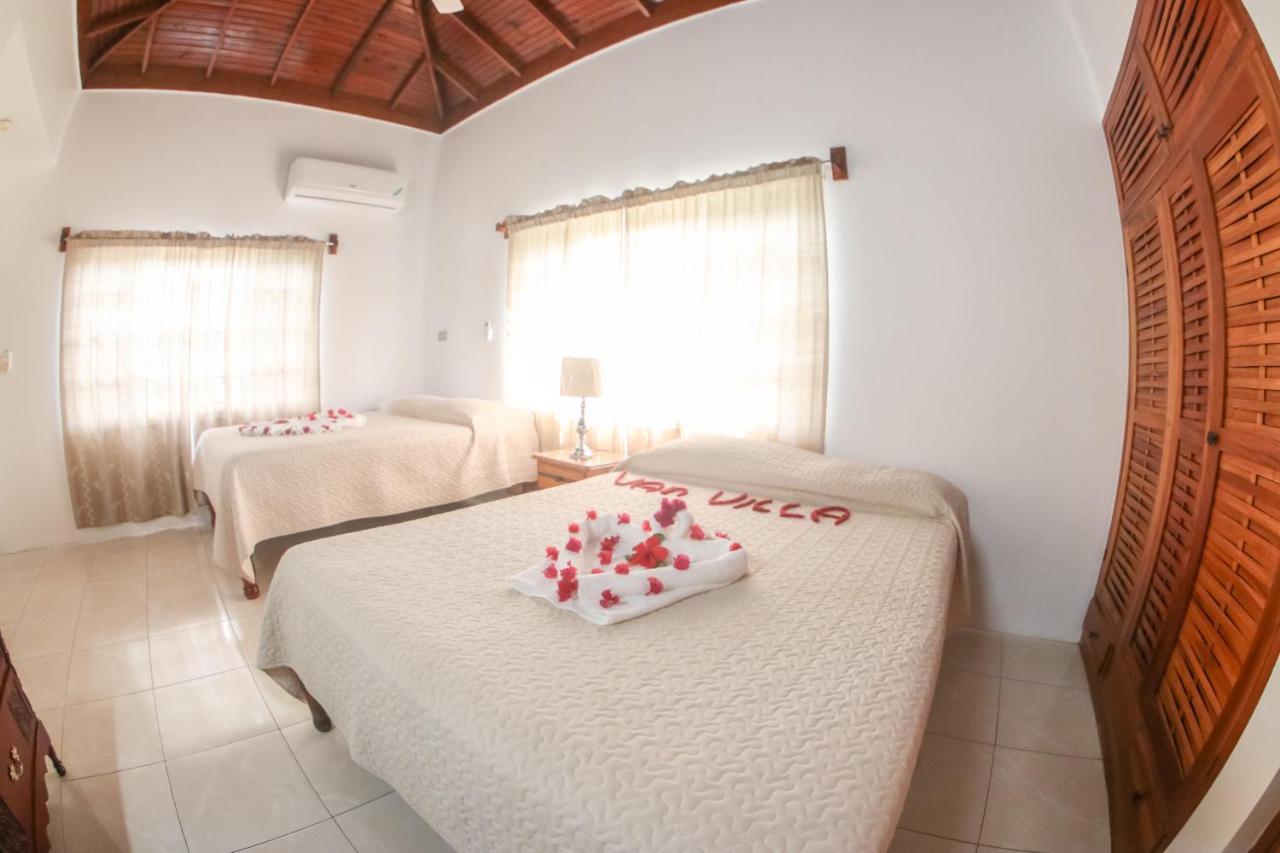 Van Villa Guesthouse Negril Buitenkant foto