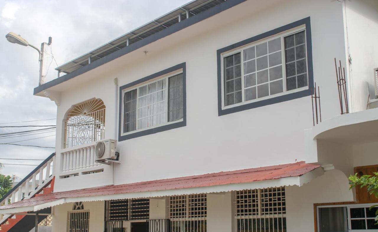 Van Villa Guesthouse Negril Buitenkant foto