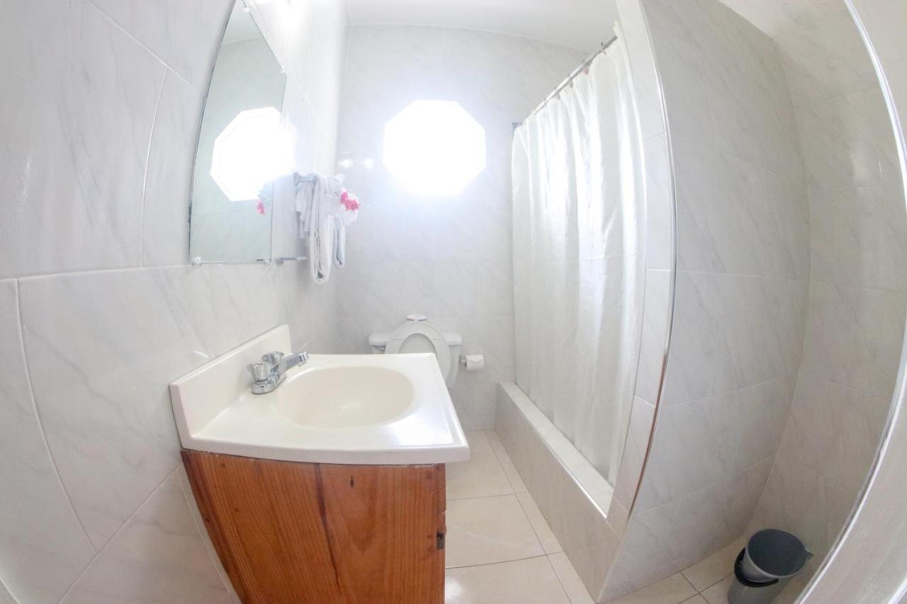 Van Villa Guesthouse Negril Buitenkant foto