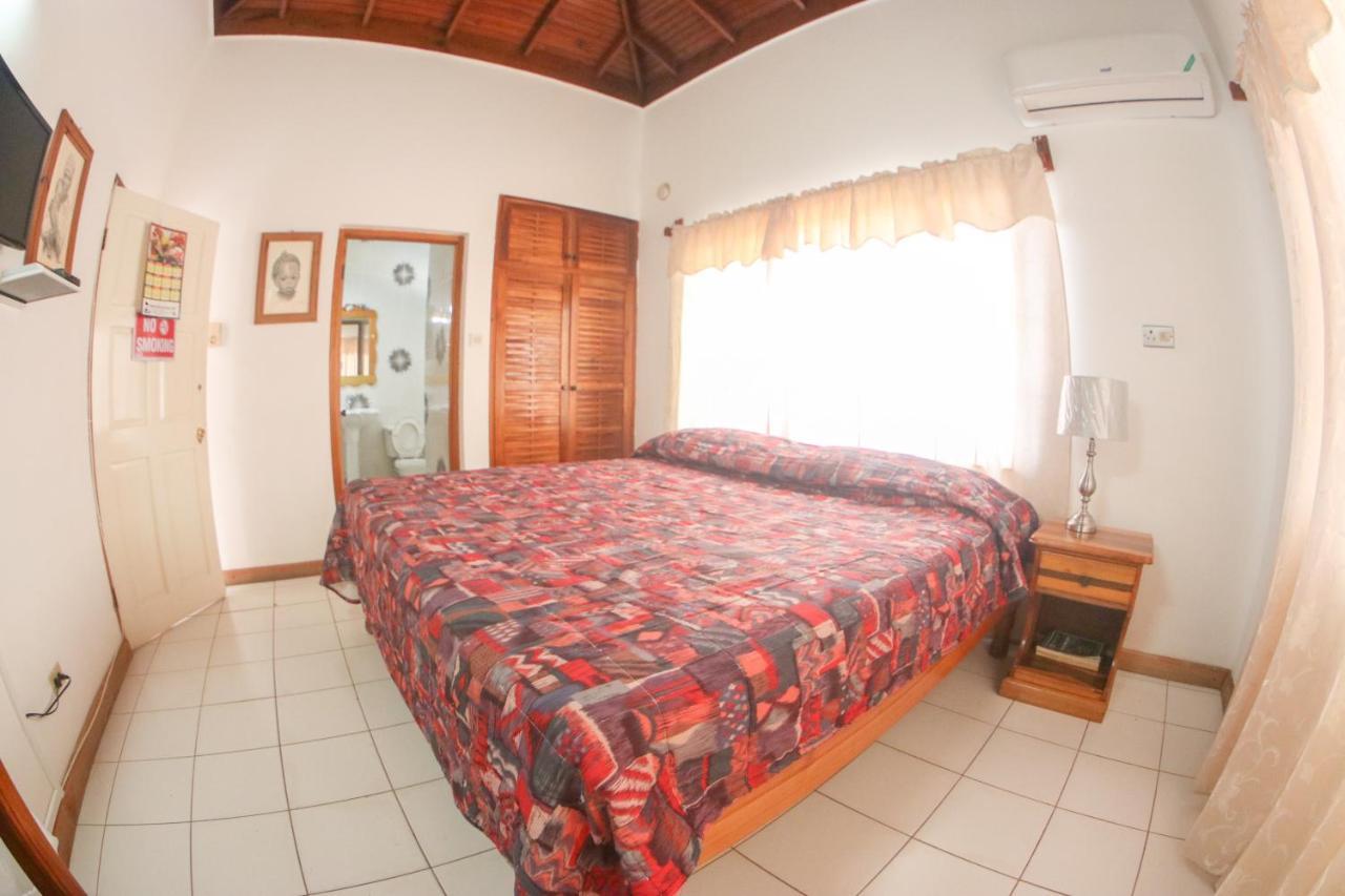 Van Villa Guesthouse Negril Buitenkant foto