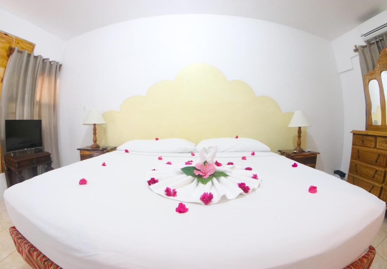 Van Villa Guesthouse Negril Buitenkant foto