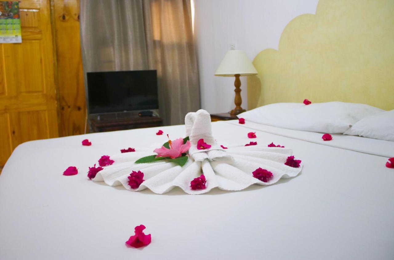 Van Villa Guesthouse Negril Buitenkant foto