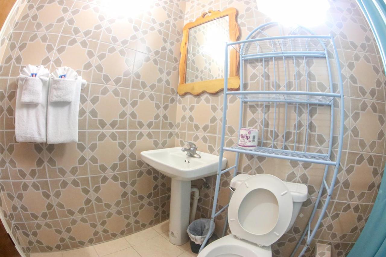Van Villa Guesthouse Negril Buitenkant foto