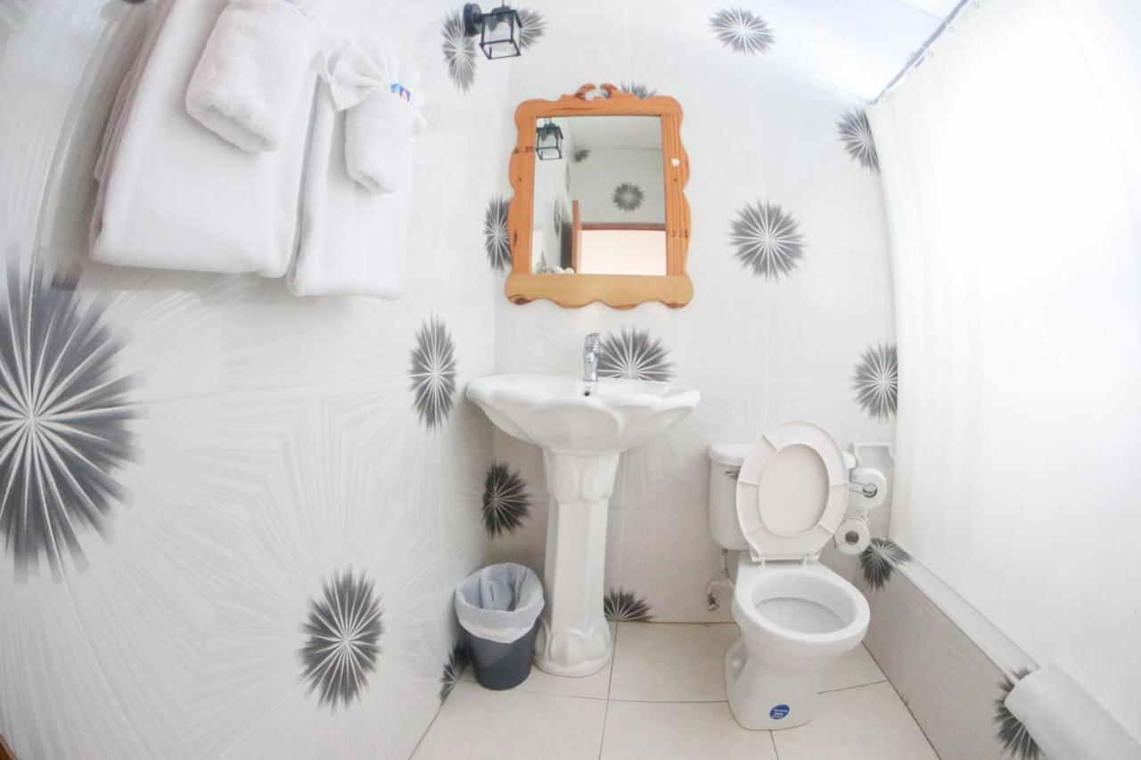 Van Villa Guesthouse Negril Buitenkant foto